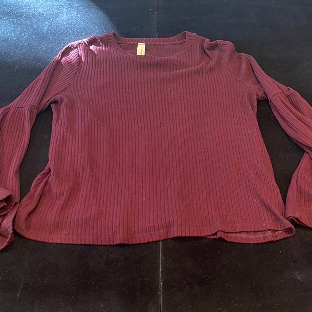 Allison Joy ribbed maroon light sweater with wide sleeves